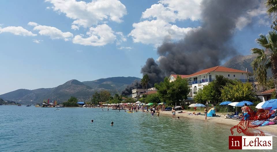 Θαλαμηγός στο Νυδρί τυλίχθηκε στις φλόγες -Κάηκε ολοσχερώς [εικόνες & βίντεο] | iefimerida.gr 2