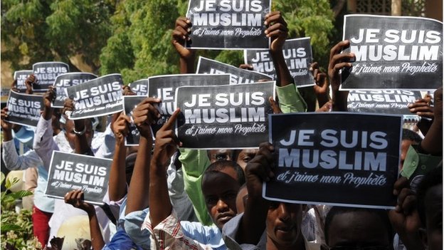 Αιματηρές διαδηλώσεις κατά του Charlie Hebdo -Τουλάχιστον 5 νεκροί στο Νίγηρα [εικόνες] | iefimerida.gr 4