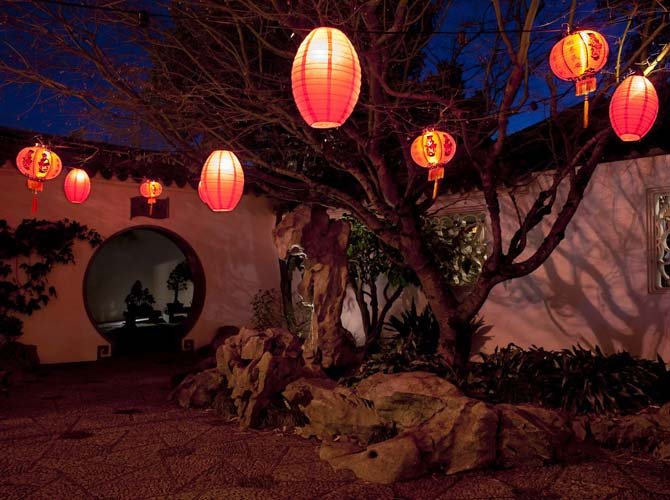 Οι ομορφότεροι κήποι του κόσμου κάτω από το φως του φεγγαριού [εικόνες] | iefimerida.gr 1