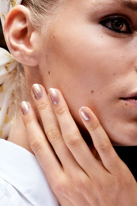 Η τελευταία τάση στα νύχια -Επιστροφή στην απλότητα [εικόνες] | iefimerida.gr 14