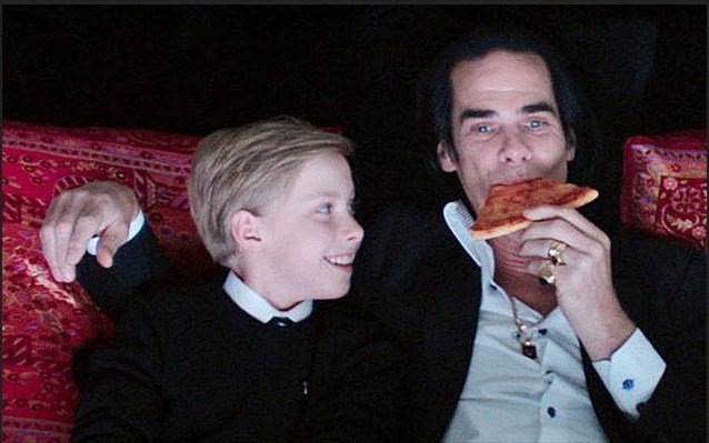 Το συγκινητικό μήνυμα του Ψαραντώνη στον Νικ Κέιβ για το θάνατο του γιου του [εικόνες&βίντεο] | iefimerida.gr 7