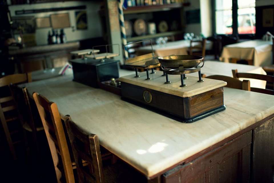 Νικόδημος: Το οινοπαντοπωλείο του 1906 που μετατράπηκε σε ένα από τα ωραιότερα εστιατόρια της Ελλάδας [εικόνες]  | iefimerida.gr 2