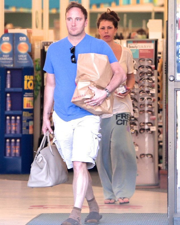 Γελάνε μαζί της - Η τηλεοπτική σταρ που κατέληξε με χείλη ροφού [εικόνες]  | iefimerida.gr 3