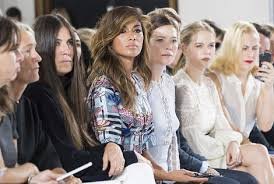 Το κοντό κιμονό καλλονής που άφησε άφωνο το Λονδίνο [εικόνες] | iefimerida.gr 3