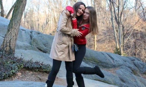 Νικόλ Σαραβάκου: Η 17χρονη κόρη του θρύλου του ποδοσφαίρου «σκοράρει» στο τραγούδι [εικόνες] | iefimerida.gr 1