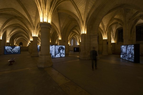 Ο Νίκος Αλιάγας έφερε «Σώματα και Ψυχές» από το Μεσολόγγι στο Παρίσι [εικόνες] | iefimerida.gr 1