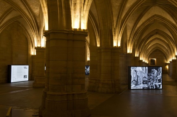 Ο Νίκος Αλιάγας έφερε «Σώματα και Ψυχές» από το Μεσολόγγι στο Παρίσι [εικόνες] | iefimerida.gr 2