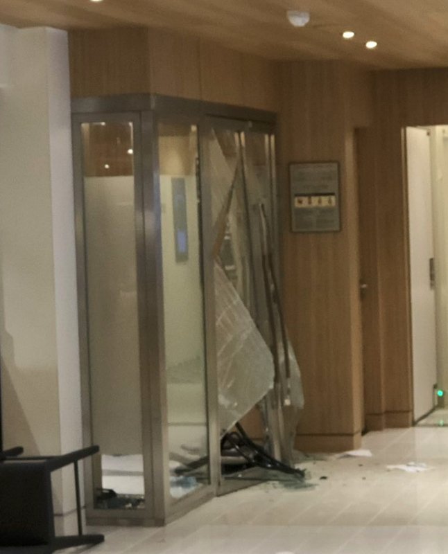 Σοκάρουν τα βίντεο από το εσωτερικό του κρουαζιερόπλοιου στην Νορβηγία -Προσεύχονται να βγουν σώοι οι επιβάτες [βίντεο] | iefimerida.gr 3