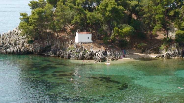 Νησί καρτ ποστάλ στο Ιόνιο -Μια σταλιά, έχει πάνω του μόνο μια εκκλησιά και ένα κάστρο! [εικόνες] | iefimerida.gr 10