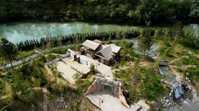 Εκατομμυριούχος φτιάχνει τεχνητό νησί με θέμα τους πειρατές με αρχιτεκτονική 18ου αιώνα [εικόνες] | iefimerida.gr 2