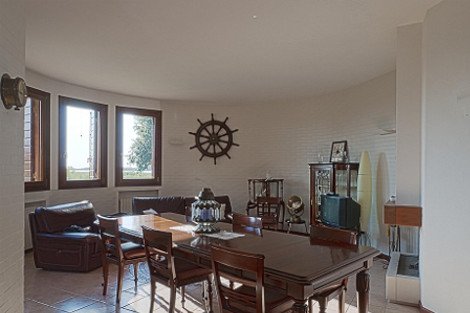 Το πιο ονειρικό νησί της Μεσογείου -Το φυσικό καταπράσινο λιμάνι του και το φρούριο που μετατράπηκε σε βίλα [εικόνες] | iefimerida.gr 13