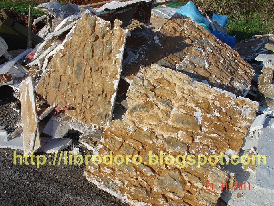 Πέταξαν στα σκουπίδια τα σκηνικά της σειράς  «Το Νησί» [εικόνες] | iefimerida.gr 1