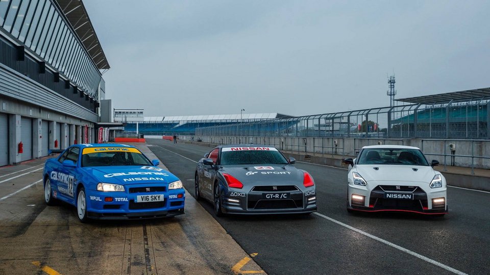 Αυτό το Nissan GT-R οδηγείται σαν σε video game -Με τηλεχειριστήριο [βίντεο] | iefimerida.gr 2