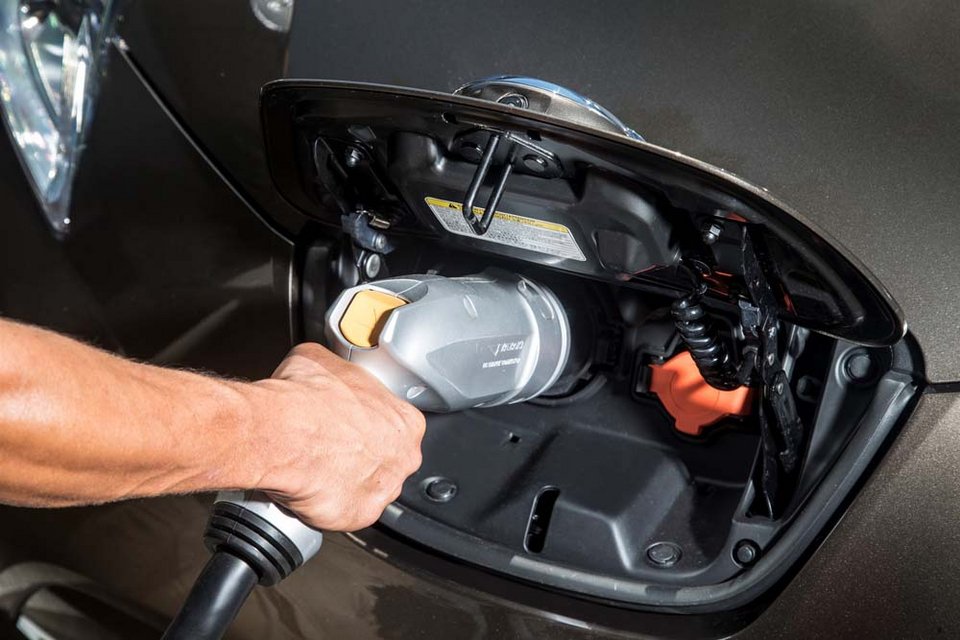 Το ηλεκτρικό Nissan, το Leaf, έχει αυτονομία 250 χιλιομέτρων | iefimerida.gr 5
