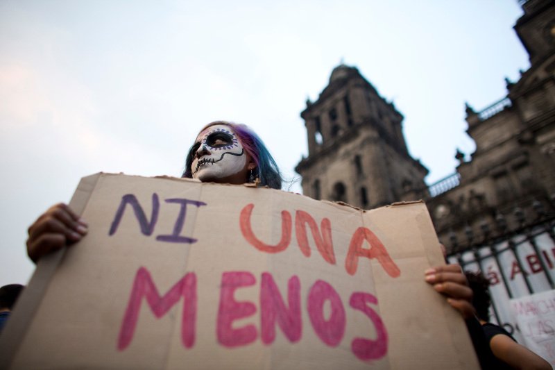 Στους δρόμους βγήκαν οι Μεξικανές για τις αυξανόμενες δολοφονίες γυναικών [εικόνες] | iefimerida.gr 1