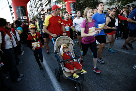 Περισσότεροι από 12.000 δρομείς απόλαυσαν την εμπειρία του νυχτερινού αγώνα δρόμου στη Θεσσαλονίκη [εικόνες] | iefimerida.gr 0