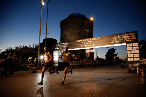Περισσότεροι από 12.000 δρομείς απόλαυσαν την εμπειρία του νυχτερινού αγώνα δρόμου στη Θεσσαλονίκη [εικόνες] | iefimerida.gr 2
