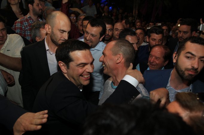 Στην ΕΡΤ συνεχίστηκε η παρέλαση των υπουργών: Η υποδοχή ροκ σταρ σε Τσίπρα και ο ασυγκράτητος Παππάς [εικόνες] | iefimerida.gr 7