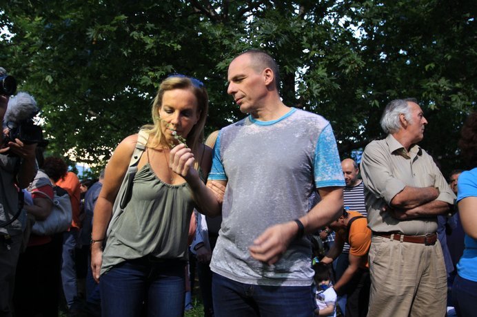 Στην ΕΡΤ συνεχίστηκε η παρέλαση των υπουργών: Η υποδοχή ροκ σταρ σε Τσίπρα και ο ασυγκράτητος Παππάς [εικόνες] | iefimerida.gr 4