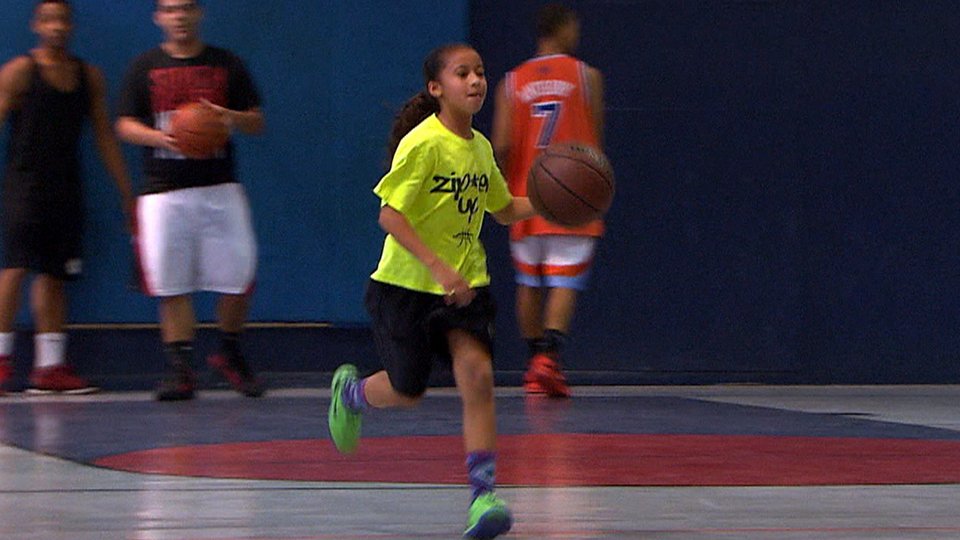 Κορίτσι-θαύμα: Είναι 9 χρονών, μαγεύει στο μπάσκετ και θεωρείται ο επόμενος Μάικλ Τζόρνταν [εικόνες&βίντεο]  | iefimerida.gr 1