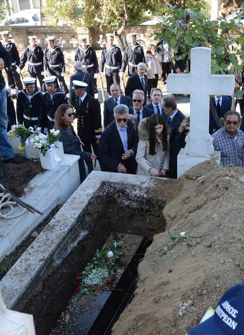 Πάτρα: Το τελευταίο αντίο στον Κωστή Στεφανόπουλο [εικόνες &amp; βίντεο] | iefimerida.gr 2