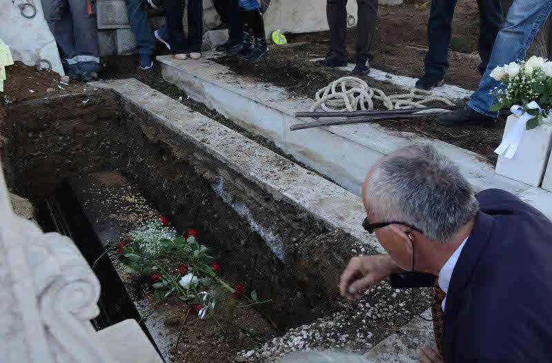 Πάτρα: Το τελευταίο αντίο στον Κωστή Στεφανόπουλο [εικόνες &amp; βίντεο] | iefimerida.gr 1