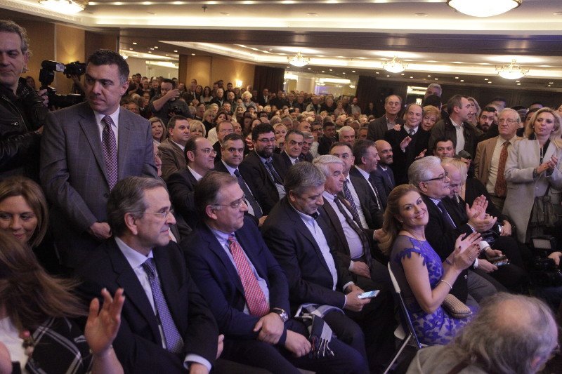 Κοσμοσυρροή στην κοπή  πίτας του Αδωνι Γεωργιάδη [εικόνες] | iefimerida.gr 8