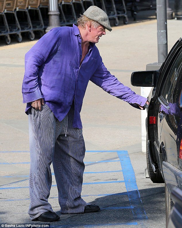 Ο Νικ Νόλτε κυκλοφορεί σαν άστεγος στο Λος Αντζελες [εικόνες]  | iefimerida.gr 0