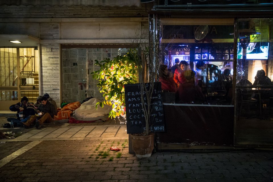 Εγκλωβισμένοι στην Ελλάδα -Αφιέρωμα του Al Jazeera στους πρόσφυγες των Εξαρχείων [εικόνες]  | iefimerida.gr 14