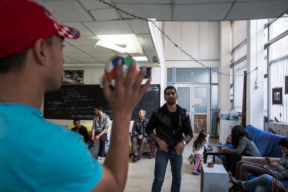 Εγκλωβισμένοι στην Ελλάδα -Αφιέρωμα του Al Jazeera στους πρόσφυγες των Εξαρχείων [εικόνες]  | iefimerida.gr 6