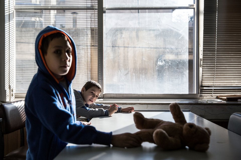 Εγκλωβισμένοι στην Ελλάδα -Αφιέρωμα του Al Jazeera στους πρόσφυγες των Εξαρχείων [εικόνες]  | iefimerida.gr 0