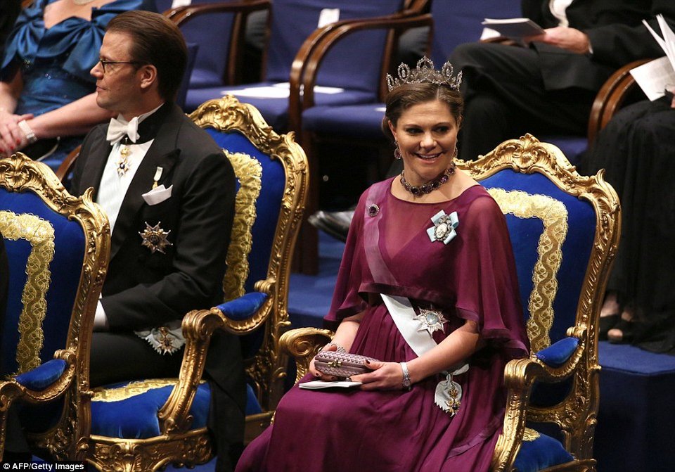  Το δείπνο της απόλυτης χλιδής στην Ευρώπη: Βασιλιάδες, πριγκίπισσες, διαμαντένιες τιάρες, χρυσά κηροπήγια και απονομή Νόμπελ [εικόνες] | iefimerida.gr 21