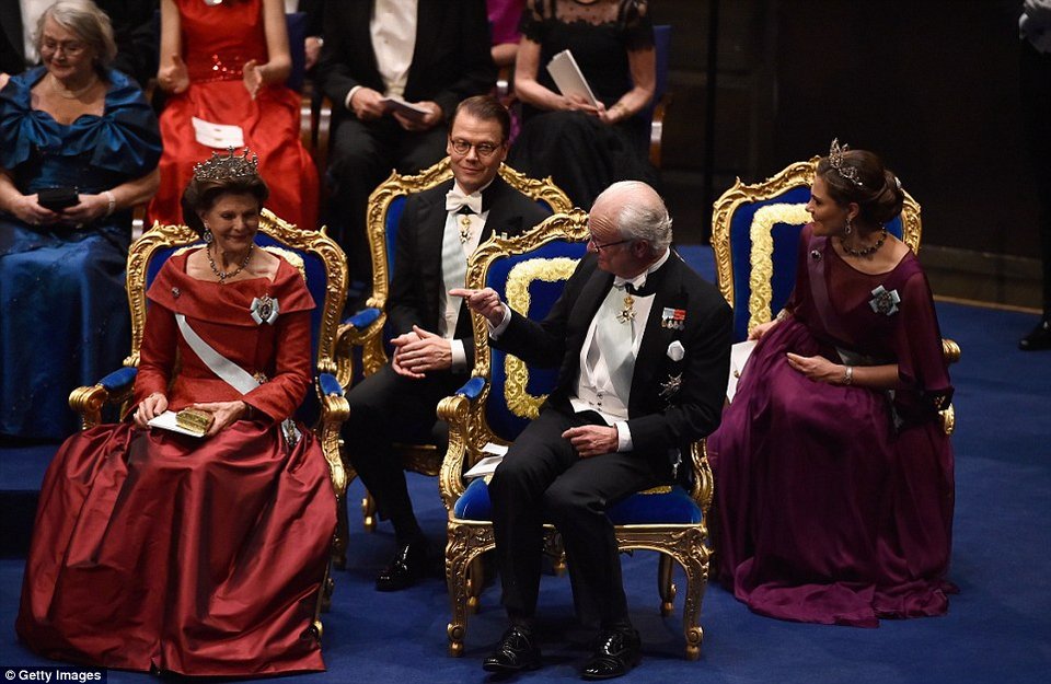  Το δείπνο της απόλυτης χλιδής στην Ευρώπη: Βασιλιάδες, πριγκίπισσες, διαμαντένιες τιάρες, χρυσά κηροπήγια και απονομή Νόμπελ [εικόνες] | iefimerida.gr 24