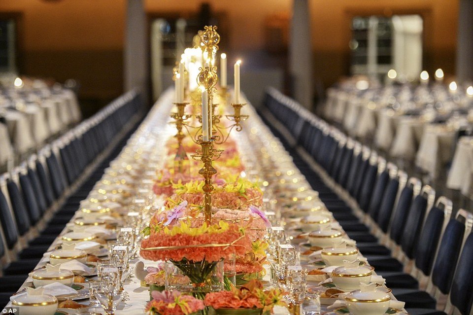  Το δείπνο της απόλυτης χλιδής στην Ευρώπη: Βασιλιάδες, πριγκίπισσες, διαμαντένιες τιάρες, χρυσά κηροπήγια και απονομή Νόμπελ [εικόνες] | iefimerida.gr 3