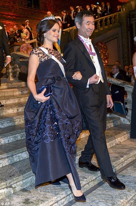  Το δείπνο της απόλυτης χλιδής στην Ευρώπη: Βασιλιάδες, πριγκίπισσες, διαμαντένιες τιάρες, χρυσά κηροπήγια και απονομή Νόμπελ [εικόνες] | iefimerida.gr 7