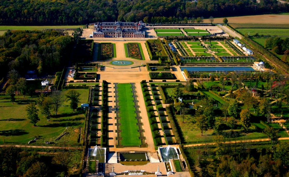 Επαιξαν Οπερα στον ωραιότερο πύργο της Γαλλίας -Σκηνοθέτης Ζυλί Γκαγιέ, βιολί η σύζυγος του Μανουέλ Βαλς [εικόνες] | iefimerida.gr 17