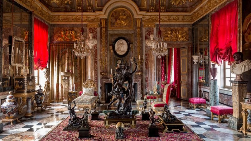 Επαιξαν Οπερα στον ωραιότερο πύργο της Γαλλίας -Σκηνοθέτης Ζυλί Γκαγιέ, βιολί η σύζυγος του Μανουέλ Βαλς [εικόνες] | iefimerida.gr 7