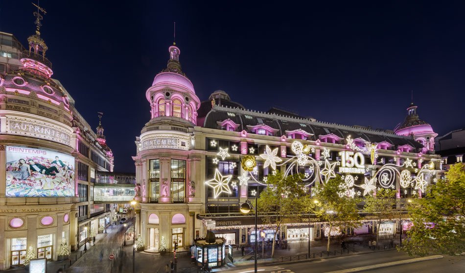 Η Ούμα Θέρμαν έφερε τα Χριστούγεννα στο Παρίσι [εικόνες & βίντεο] | iefimerida.gr 0