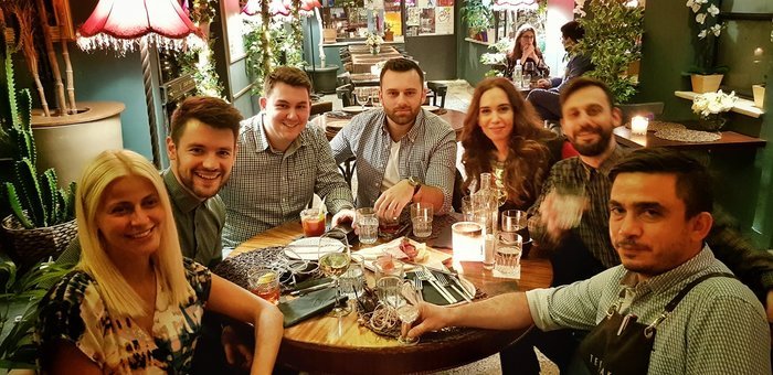 Σ' αυτό το μαγαζί στο κέντρο της Αθήνας βρέθηκαν κριτές και παίκτες του MasterChef, μετά τον τελικό [εικόνες] | iefimerida.gr 1