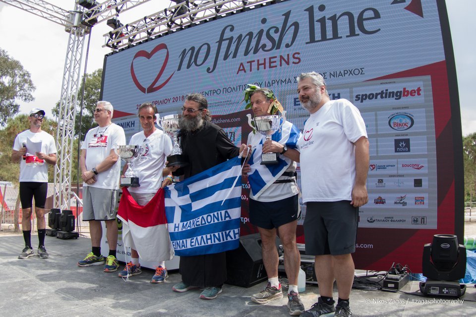 Ιερέας βγήκε πρώτος σε αγώνα τρεξίματος κάνοντας 430 χλμ. σε 4 μέρες [εικόνες] | iefimerida.gr 0