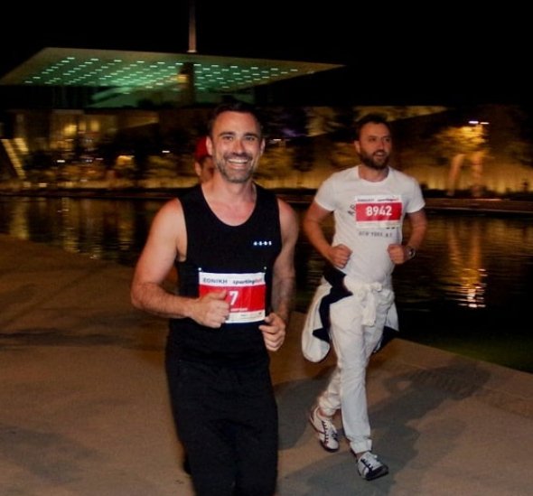 Ιερέας βγήκε πρώτος σε αγώνα τρεξίματος κάνοντας 430 χλμ. σε 4 μέρες [εικόνες] | iefimerida.gr 6