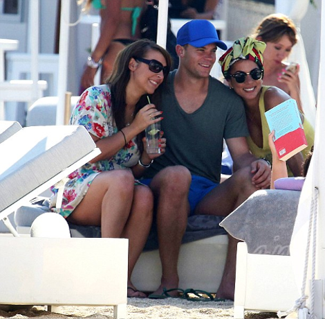 H καλύτερη διαφήμιση: Ο τερματοφύλακας της Εθνικής Γερμανίας μαγεμένος απολαμβάνει τον ήλιο στη Μύκονο-Οι φωτογραφίες του κάνουν το γύρο του κόσμου [εικόνες] | iefimerida.gr 1