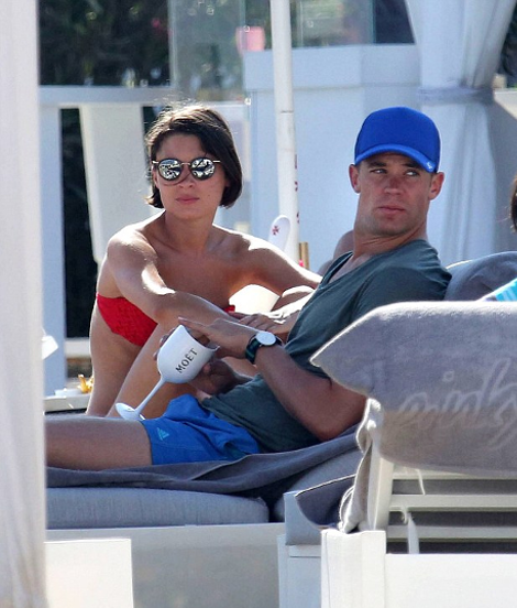 H καλύτερη διαφήμιση: Ο τερματοφύλακας της Εθνικής Γερμανίας μαγεμένος απολαμβάνει τον ήλιο στη Μύκονο-Οι φωτογραφίες του κάνουν το γύρο του κόσμου [εικόνες] | iefimerida.gr 3