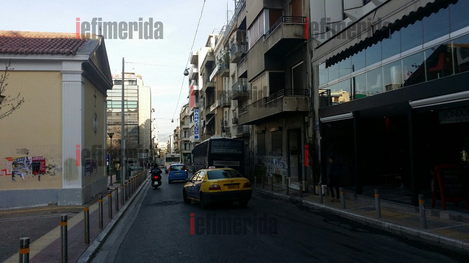 Κλούβες και ΜΑΤ έχουν κυκλώσει τη Νομική -Οι καταληψίες παραμένουν μέσα [εικόνες] | iefimerida.gr 1