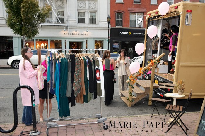 Το Nomad truck στους δρόμους της Νέας Υόρκης: Η μπουτίκ-φορτηγό με τα funky και boho ρούχα [εικόνες] | iefimerida.gr 1