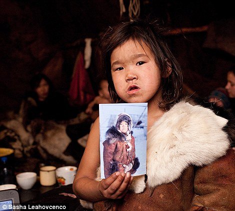 Είδαν τον εαυτό τους σε φωτογραφία για πρώτη φορά – Η απομακρυσμένη νομαδική φυλή της Ρωσίας σε μια συγκινητική στιγμή [εικόνες] | iefimerida.gr 11