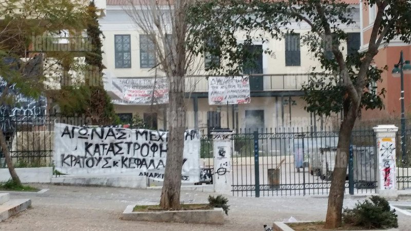 Οι αντεξουσιαστές κατέστρεψαν το εκκλησάκι δίπλα στη Νομική -Το έσπασαν και έκλεψαν τα πάντα [εικόνες] | iefimerida.gr 12