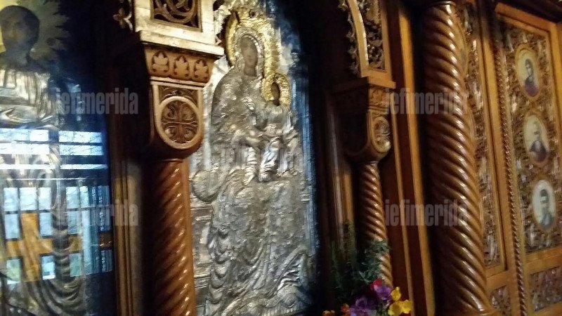 Οι αντεξουσιαστές κατέστρεψαν το εκκλησάκι δίπλα στη Νομική -Το έσπασαν και έκλεψαν τα πάντα [εικόνες] | iefimerida.gr 3