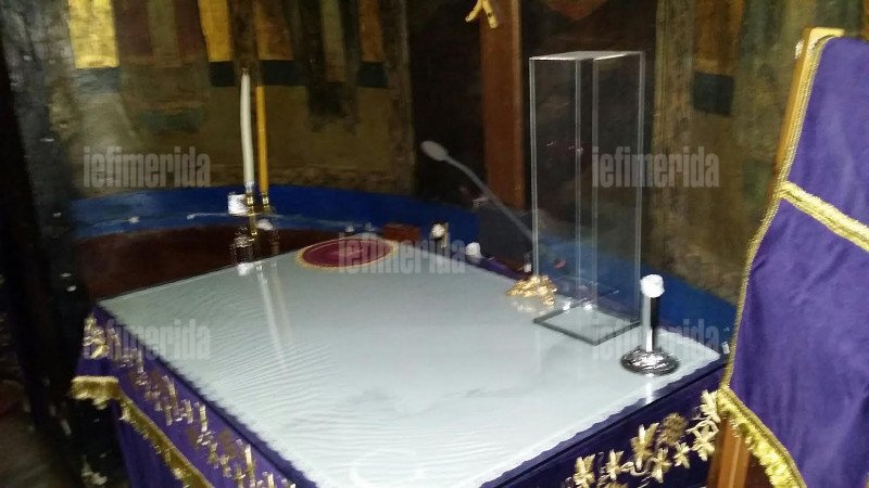 Οι αντεξουσιαστές κατέστρεψαν το εκκλησάκι δίπλα στη Νομική -Το έσπασαν και έκλεψαν τα πάντα [εικόνες] | iefimerida.gr 4