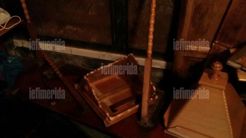 Οι αντεξουσιαστές κατέστρεψαν το εκκλησάκι δίπλα στη Νομική -Το έσπασαν και έκλεψαν τα πάντα [εικόνες] | iefimerida.gr 7